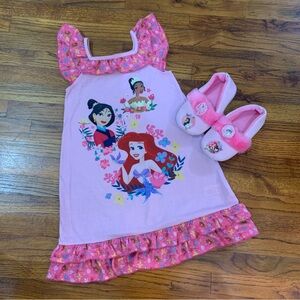 Disney Princesses Nightgown & Slippers
Ariel Mulan Tiana Cinderella Jasmine
Girl